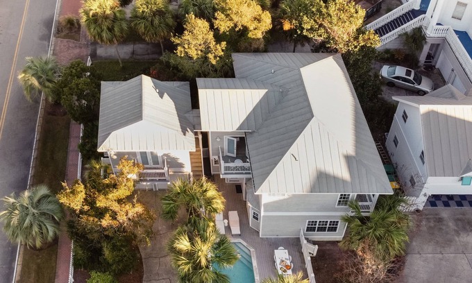 Crystal Shores House | Pineapple by AvantStay | Spectacular Destin Getaway Only 1 Block To Beach