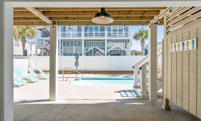 Ocean Isle Beach House | "Pineapple Paradise" Private Pool (Opt. Heat), Outdoor Bar, Crow's Nest, 2 Minutes to Beach!