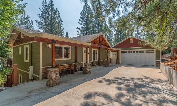 Arnold Ski Chalet | Pinebrook Chalet-Upscale Relaxation-Walk to Pinebrook Lake-drive to Bear Valley