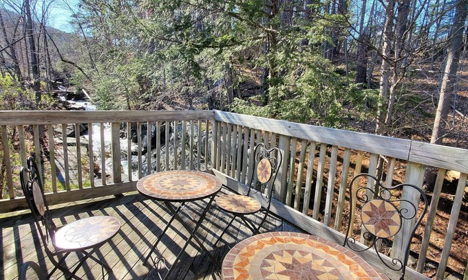 Lake George Hotel | Pinebrook Motel