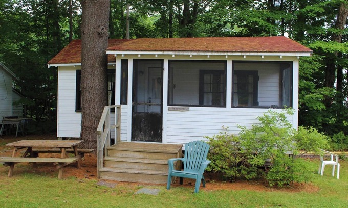 North Sebago Cottage | Pinecone Cottage-Private Beach-Pets Welcome - Round Table Lodge, Sebago, Maine