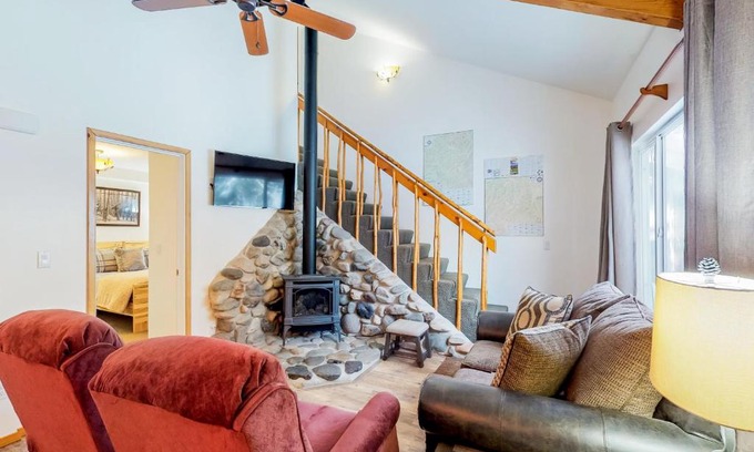 Ketchum Apartment | Pinewood Delightful Retreat