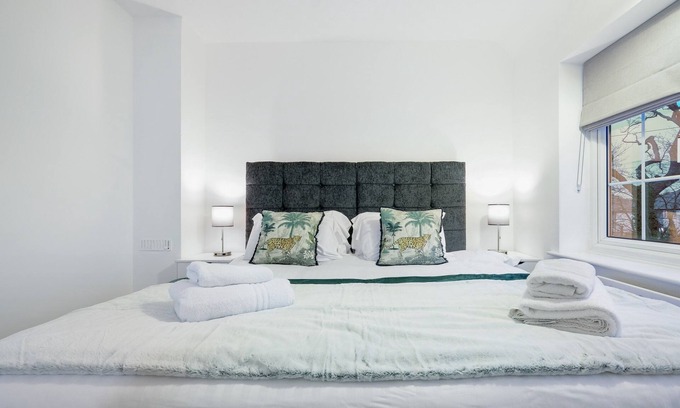 Iver House | Pinewood Studios Bright 4 bed 2 bath house near – Slough