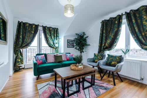 Coventry Apartment | Pinley Place Serviced Apartment - Charming 2Bed Retreat Coventry