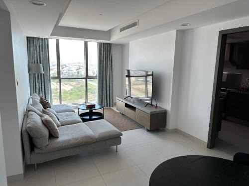 Al Ghubrah Ash Shamaliyyah Apartment | Pinnacle Row Cityscape Haven
