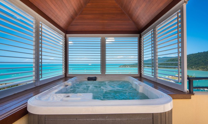 Airlie Beach Apartment | Pinnacles