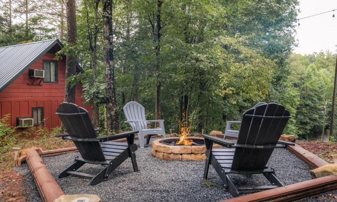 Blue Ridge Ski Chalet | Pioneer Lodge - Cozy Cabin in Blue Ridge