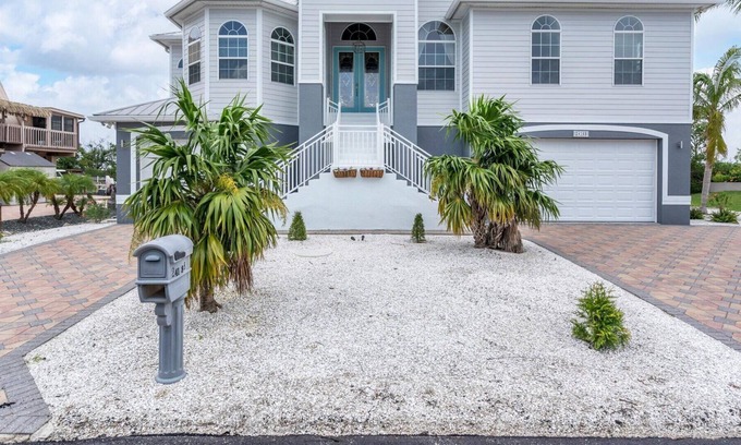 Punta Gorda House | Pirate Harbor 4 Bedroom Private Pool+Spa Vacation Home on Canal