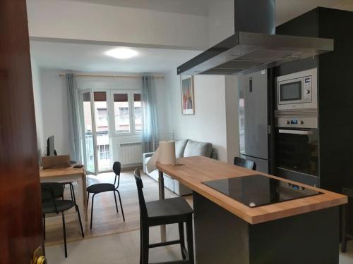 Haro Apartment | Piso recién reformado con balcón