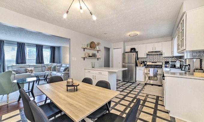 Brighton Heights House | Pittsburgh Retreat with Deck about 4 Mi to Dtwn!