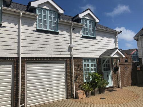Eastbourne City Centre House | Pixie Cottage