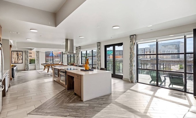 Waller Creek District Apartment | Placemakr Downtown Austin