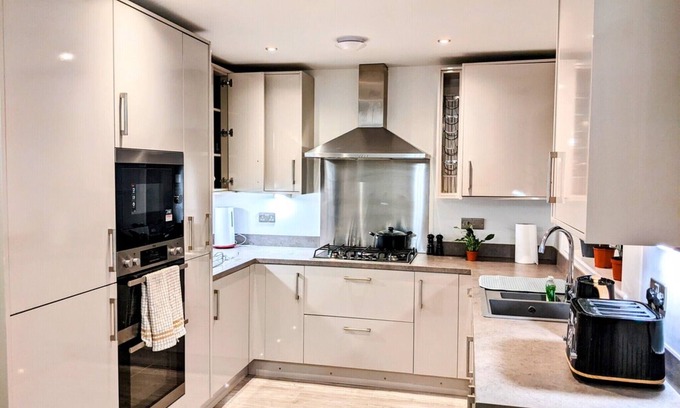 Darlington House | Places to stay in Darlington with Free Parking