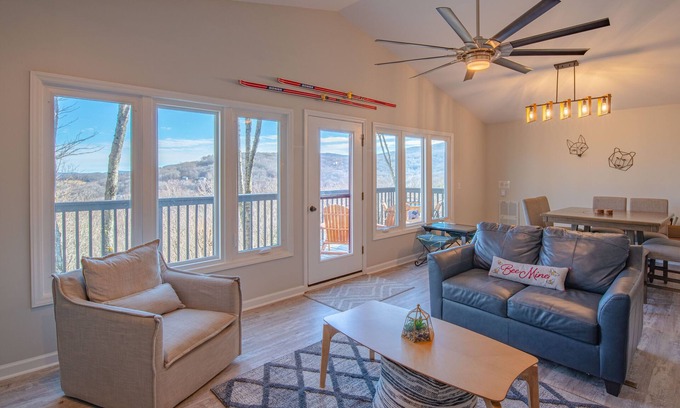 Beech Mountain Ski Chalet | Placid Mountain Retreat @ top of Beech-close to golf course-paved road