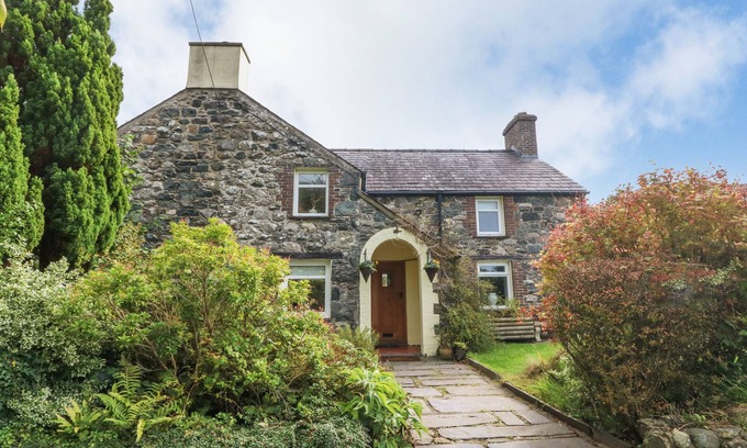 Llandwrog Cottage | Plas Mawr