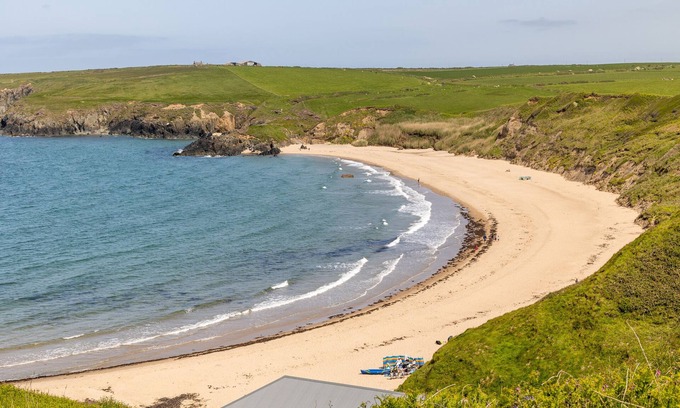 Garn Fadryn Cottage | PLAS NEWYDD, pet friendly, with pool in Aberdaron