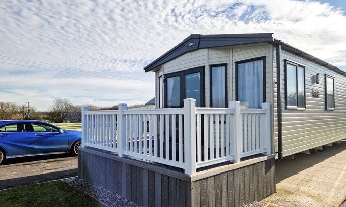Truro Ski Chalet | Platinum 2 No Pet Sleeps 4