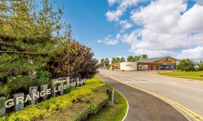 Mablethorpe Ski Chalet | Platinum Lakeview Lodge Sleeps 4