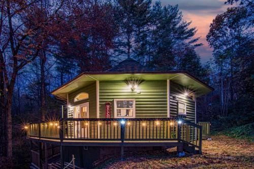 Blue Ridge Villa | Play Arcade Games Make Firepit Smores Explore Downtown Blue Ridge in Minutes - Trails End