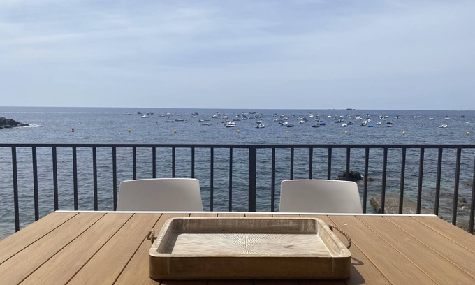 Calella de Palafrugell Apartment | PLAYA CANADELL MAR G seafront with terrace