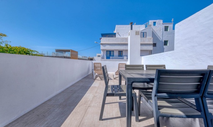 Puerto del Carmen Ski Chalet | Playa Chica Boutique