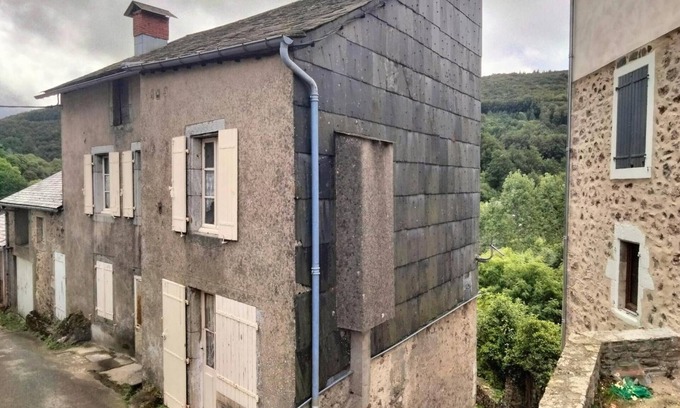 La Salvetat-sur-Agout Apartment | Pleasant Apartment La Salvetat Agout with Terrace and Mountain View
