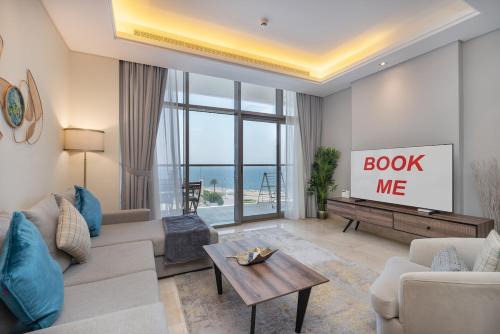 Palm Jumeirah Apartment | Pleasant Apartment with Beach Access, sleeps 6!