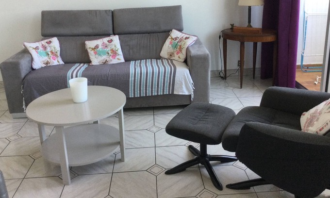 Montredon Apartment | Pleasant duplex of 100 m2 overlooking the sea and the hills, 5 mins from the beach.