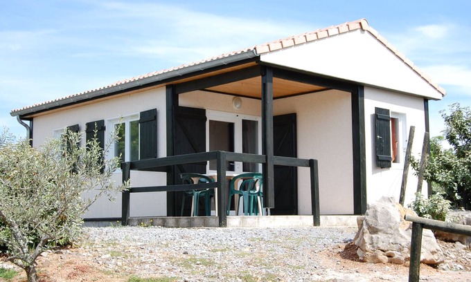 Joyeuse Cottage | Pleasant gîte with all comforts, in the heart of nature, swimming pools, playground, tennis court