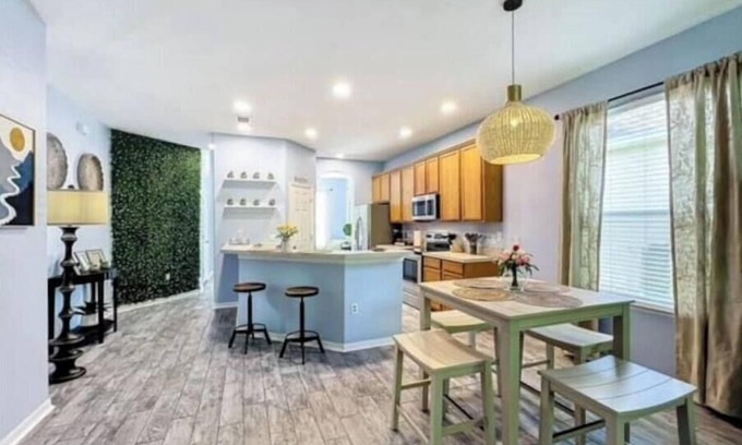 Kissimmee House | Pleasant Inn