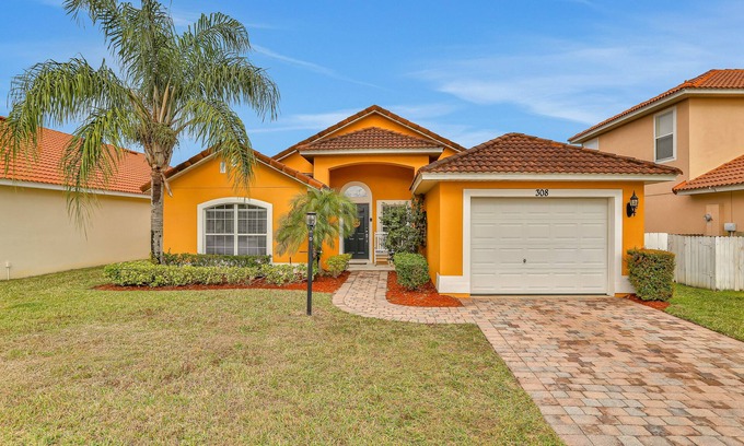 Lake Wilson Preserve House | Pleasant pool-view home with private pool, patio, streaming, enclosed lanai & AC