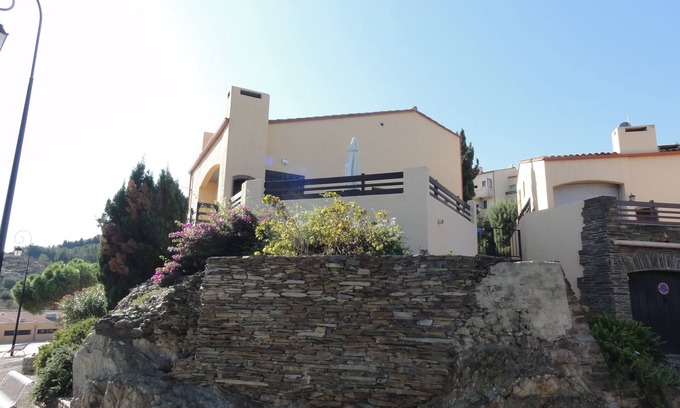 Collioure Villa | Pleasant villa, its panoramic view of the sea and its swimming pool.