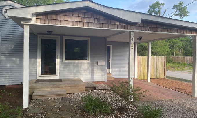 Sunset Park House | Please do not try to book this property. I've requested it to be removed.