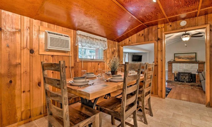 Elwood Apartment | Plum Creek Retreat with Beach near Johnson Lake