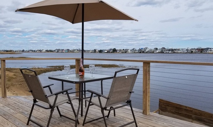 Newbury Cottage | Plum Island Basin Waterfront w/Private Safe Beach Perfect for Family