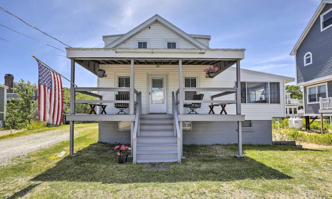 Newbury House | Plum Island Retreat ~ 1-Block Walk to Beach!