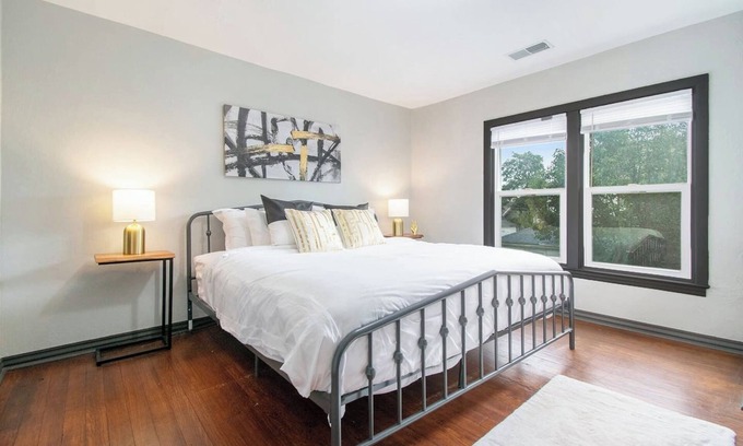 Michigan City Apartment | Plush Retreat Central Location Private FreeParking