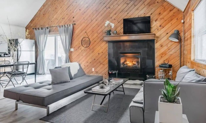 Long Pond House | Pocono Modern & Rustic | Firepit | Pets Okay