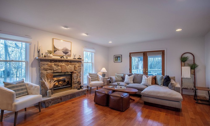 Stroudsburg House | Pocono Mountains Resort Like Home, Peaceful, Relaxing, Close To All Amenities