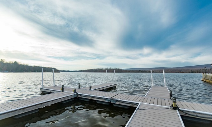Drums Resort | Poconos 2BR Resort Condo in Beech Mountain Lakes