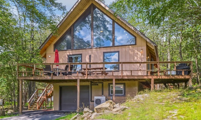 Tobyhanna House | Poconos Chalet newly renovated, great location by RedAwning