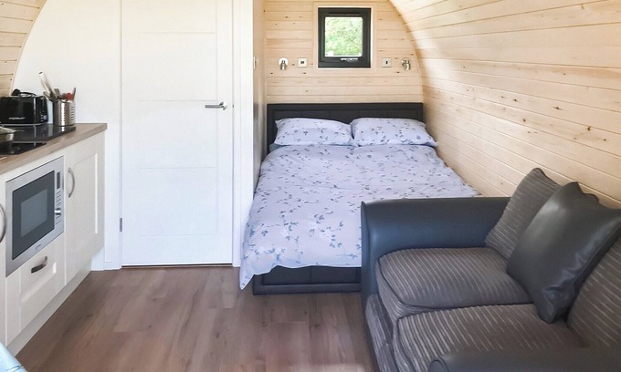 Criccieth Cottage | Pod with one double.