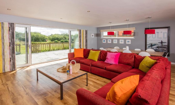 Winnard's Perch Resort | PointBreak Sleeps 12 with hot tub-Great celebration house-Dog friendly