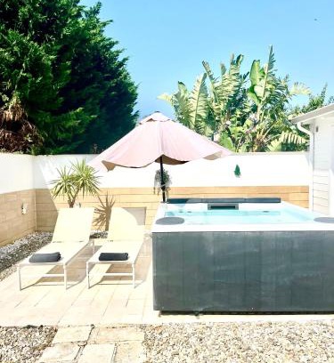 Polignano a Mare Villa | Polignano Villa with Jacuzzi, Garden & Parking