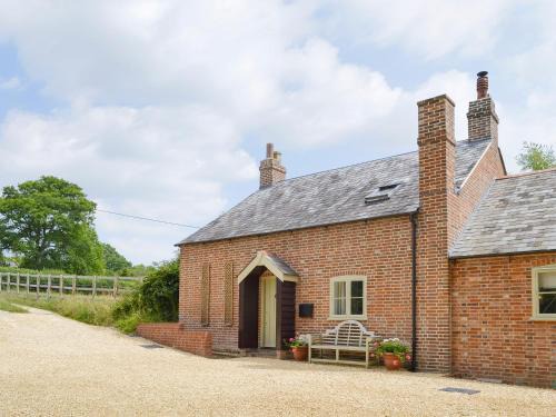 New Forest District House | Pond Cottage