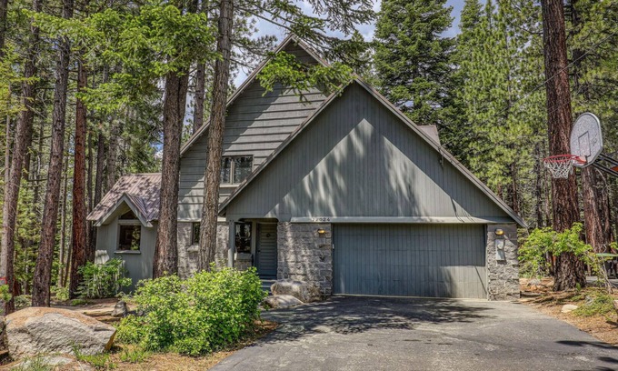 Truckee Cabin | Ponderosa Pine Escape