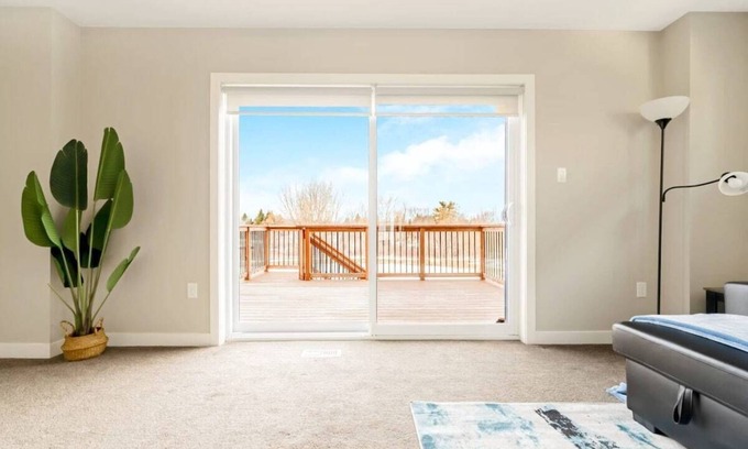 Doon South House | Pondside Home w Sun Deck - Near Victoria Park!