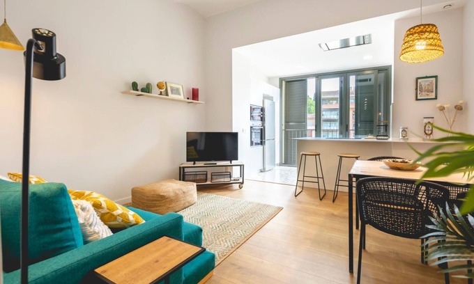 Eixample Apartment | Pont Areny - Holiday Apartment Rental in Girona | Bravissimo