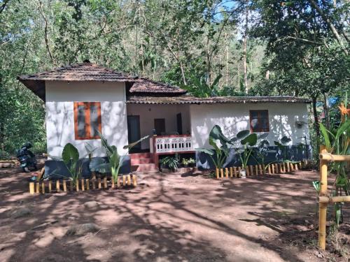 Irinjalakuda House | Pookie stay athirapilly