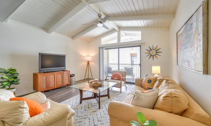 Sunrise Vista Chino Apartment | Pool Access Pet-Friendly Palm Springs Condo